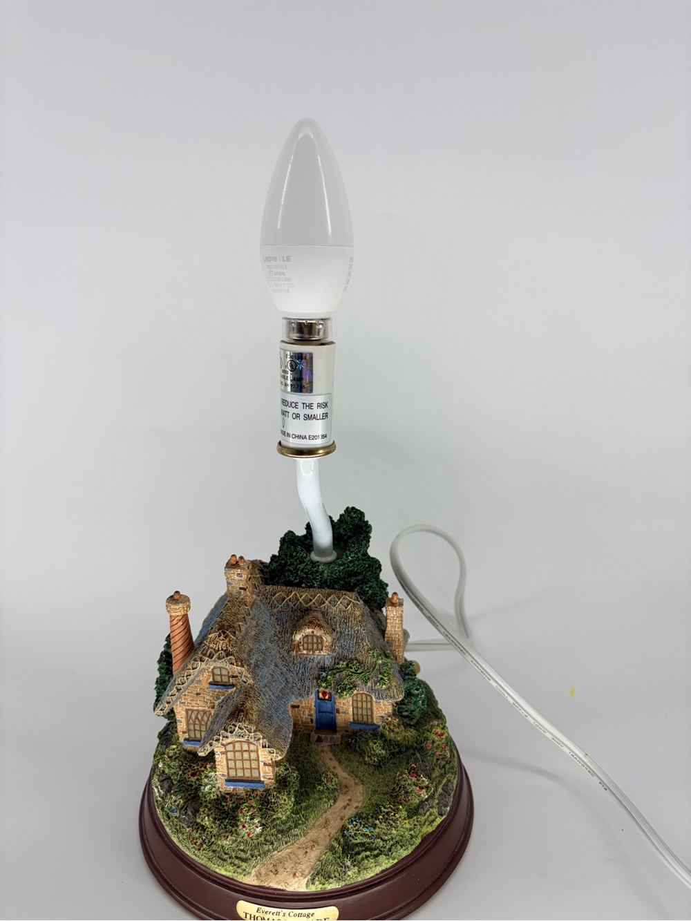 Thomas Kinkade Everett’s Cottage Accent Table Lamp - with Shade - Picture 13 of 13